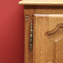 Load image into Gallery viewer, Pair of Vintage French Bedside Cabinets or Bedside Tables, Lamp Tables. B11537