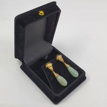 Load image into Gallery viewer, Pair of Vintage 18ct Yellow Gold and Green Jade Teardrop Earrings with Ornate Fan Design. B13173