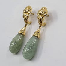 Load image into Gallery viewer, Pair of Vintage 18ct Yellow Gold and Green Jade Teardrop Earrings with Ornate Fan Design. B13173