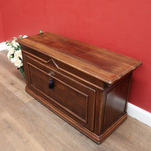 Load image into Gallery viewer, x SOLD Antique English Oak Trunk, can be used as a Coffee Table, Blanket Box, Storage Chest. B12333