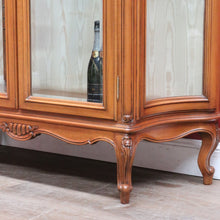 Load image into Gallery viewer, Vintage French Louis XV Style Walnut Vitrine Display Cabinet with Curved Glass. B13117