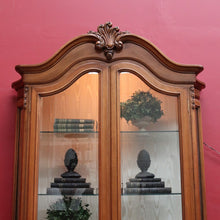 Load image into Gallery viewer, Vintage French Louis XV Style Walnut Vitrine Display Cabinet with Curved Glass. B13117
