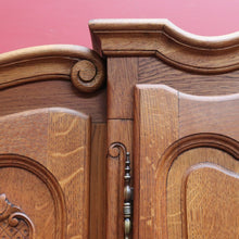 Load image into Gallery viewer, Antique French Oak 4 Door Breakfront Wardrobe Armoire with Hanging Rail and Shelves. B12804
