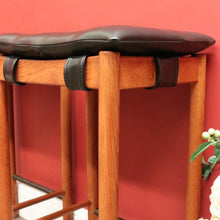 Load image into Gallery viewer, Pair of Retro Parker Mid-Century Bar Stools – Original Black Vinyl - Button Seats. B12513