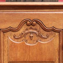 Load image into Gallery viewer, A Pair of Vintage French Oak Single Door Bedside Lamp Table Cabinets B12831