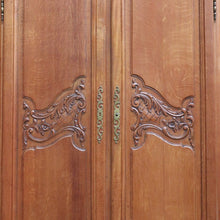 Load image into Gallery viewer, Antique French oak wardrobe / armoire with breakfront centre and fitted interior. B12722