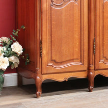 Load image into Gallery viewer, Antique French oak wardrobe / armoire with breakfront centre and fitted interior. B12722
