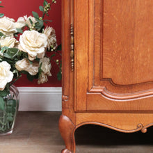 Load image into Gallery viewer, Antique French oak wardrobe / armoire with breakfront centre and fitted interior. B12722