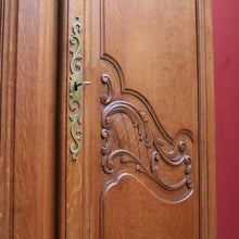 Load image into Gallery viewer, Antique French oak wardrobe / armoire with breakfront centre and fitted interior. B12722