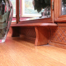 Load image into Gallery viewer, Vintage French tri mirror dressing table with bevelled mirrors and five drawers. B12801