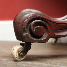 Load image into Gallery viewer, Antique English Fold Over Card Table or Pedestal Hall / Lamp Table. B12243