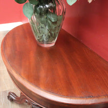 Load image into Gallery viewer, Antique English Fold Over Card Table or Pedestal Hall / Lamp Table. B12243