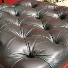 Load image into Gallery viewer, x SOLD Vintage 1970-1980s Office Chair Emerald Green Leather Mahogany Button Seat Chair. B11167