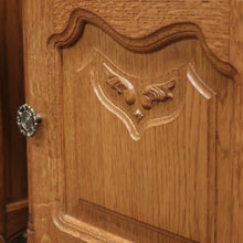 Load image into Gallery viewer, EOFY 10% - Pair of Vintage French Bedside Cabinets or Bedside Tables, Lamp Tables. B11537
