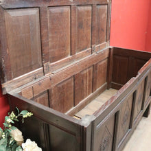 Load image into Gallery viewer, Antique French Coffer, Lift Lid Blanket Box, Storage Trunk or Bedroom Chest. B11698
