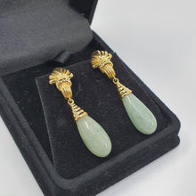Load image into Gallery viewer, Pair of Vintage 18ct Yellow Gold and Green Jade Teardrop Earrings with Ornate Fan Design. B13173

