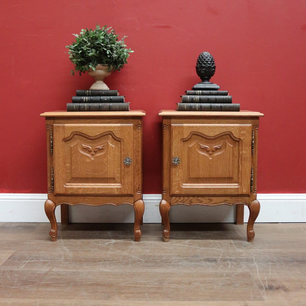 Pair of Vintage French Bedside Cabinets or Bedside Tables, Lamp Tables. B11537