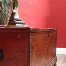 Load image into Gallery viewer, English Elm Blanket Box with Key, Original Paper Lining and Elegant Legs. B12661
