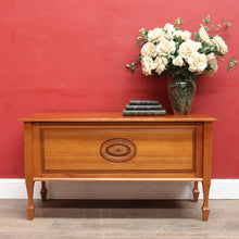 Load image into Gallery viewer, Vintage Australian Maple Lift Lid Blanket Box with Carved Floral Medallion Panel. B13125
