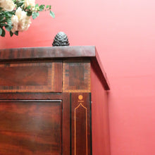 Load image into Gallery viewer, Antique English Bow Front Mahogany Chest with 8 Drawers &amp; Tunbridge Detail. B12530
