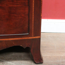 Load image into Gallery viewer, Antique English Bow Front Mahogany Chest with 8 Drawers &amp; Tunbridge Detail. B12530
