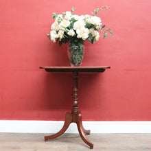 Load image into Gallery viewer, Antique Australian Cedar Tilt-Top Table c1850 – Turned Pedestal, Tri-Leg. B12566
