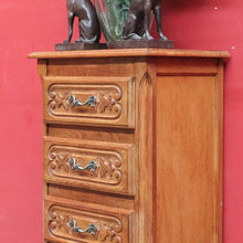 Load image into Gallery viewer, French Oak Four Drawer Chest Cabriole Legs Brass Handles Vintage. B12997
