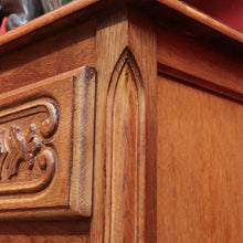 Load image into Gallery viewer, French Oak Four Drawer Chest Cabriole Legs Brass Handles Vintage. B12997
