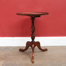 Load image into Gallery viewer, Antique Australian Cedar Single Pedestal Tri Leg Circular Top Wine Table B12921
