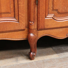 Load image into Gallery viewer, Antique French oak wardrobe / armoire with breakfront centre and fitted interior. B12722

