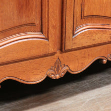 Load image into Gallery viewer, Antique French oak wardrobe / armoire with breakfront centre and fitted interior. B12722
