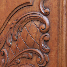 Load image into Gallery viewer, Antique French oak wardrobe / armoire with breakfront centre and fitted interior. B12722
