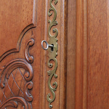 Load image into Gallery viewer, Antique French oak wardrobe / armoire with breakfront centre and fitted interior. B12722
