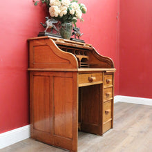 Load image into Gallery viewer, Antique English oak single pedestal roll top desk with key and fitted interior. B13022
