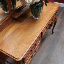 Load image into Gallery viewer, Vintage French tri mirror dressing table with bevelled mirrors and five drawers. B12801
