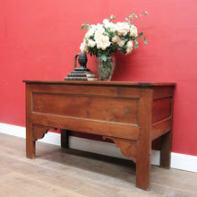 Load image into Gallery viewer, Antique French oak mule chest or blanket box circa 1850. B13027
