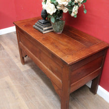 Load image into Gallery viewer, Antique French oak mule chest or blanket box circa 1850. B13027
