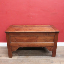 Load image into Gallery viewer, Antique French oak mule chest or blanket box circa 1850. B13027
