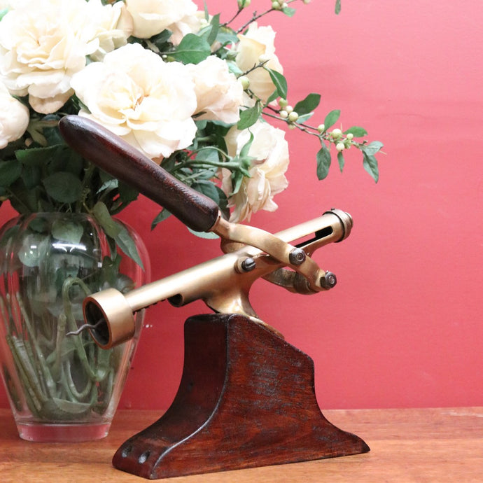 Antique French Corkscrew, Wine Bottle Opener.  Vineyard Hand operated Corkscrew B10785