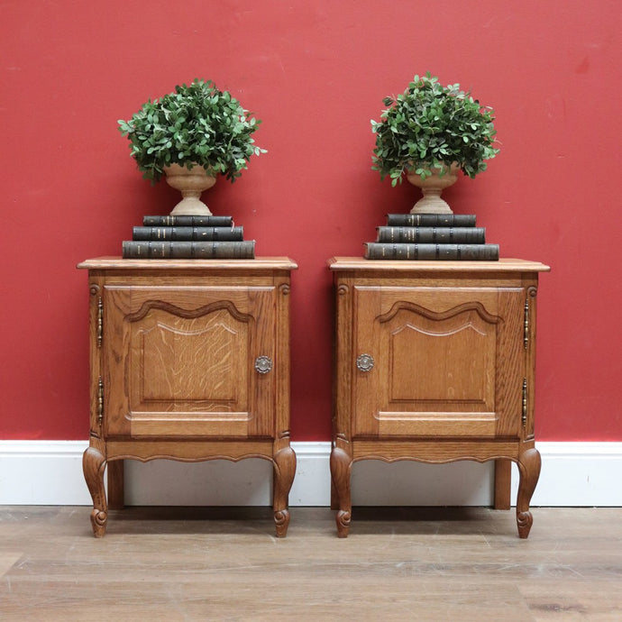 Pair of Vintage French Bedside Tables, Lamp, Side Tables with French Scroll Feet B10949